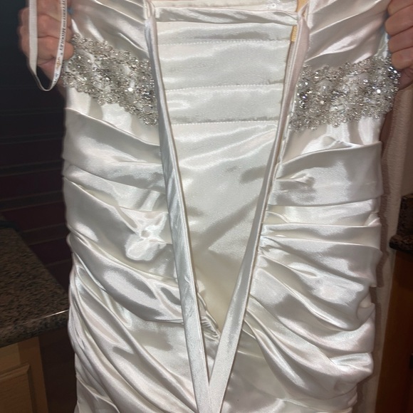 Strapless Wedding Dress size 4 - Picture 5 of 7